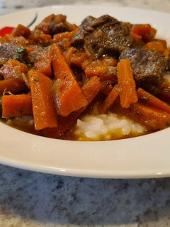 Una foto de Tajine de ternera con zanahorias y Ras El Hanout