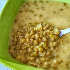 Bubur Kacang Hijau / Sweet Mung Beans Porridge A picture of Bubur Kacang Hijau / Sweet Mung Beans Porridge.