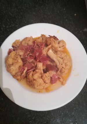 Una foto de Coliflor con jamón en la olla gm g