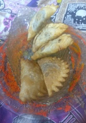 A picture of Gulkand/chocolate Gujiya.