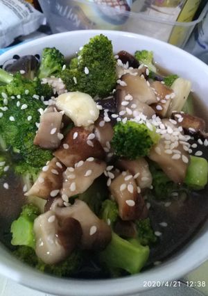 Foto resep Brocolli Oyster Sauce with Shitake Sesame
