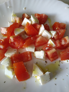 Foto principal de Ensalada de tomate y queso fresco