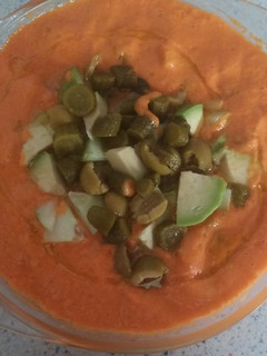 Una foto de Salmorejo con manzana vegano y sin gluten🍅