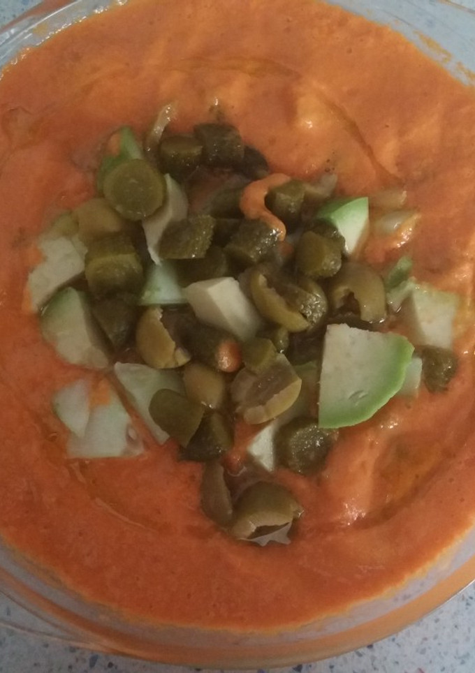 Una foto de Salmorejo con manzana vegano y sin gluten🍅