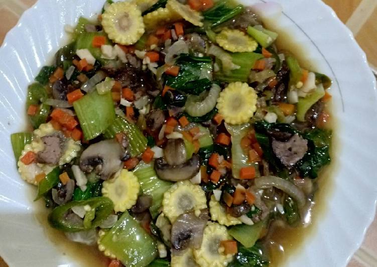 Bagaimana Menyiapkan Sawi jamur and baby corn with saos tiram yang Lezat