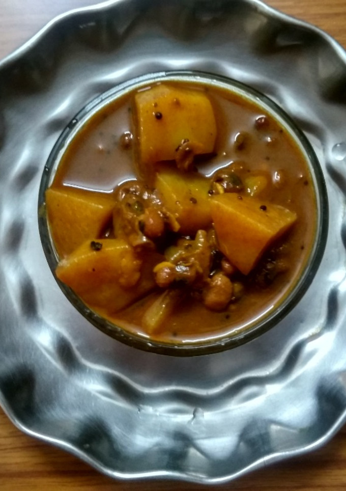உருளை கிழங்கு காராமணி குழம்பு செய்முறை முக்கிய புகைப்படம்