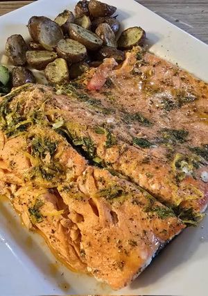 A picture of Cilantro lemon salmon.