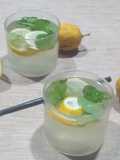 Agua refrescante de limón y menta