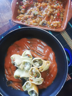 Una foto de Lumaconis rellenos de Pisto Manchego de Verduras