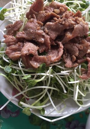 Hình của món Bò xào rau mầm.