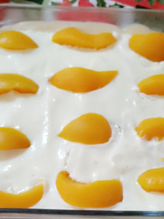 Una foto de Pie de limón con galletas maría y melocotones 🍑