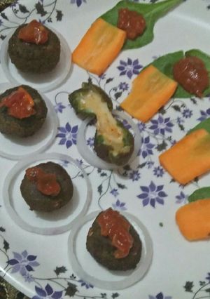 A picture of Spinach cheese ball.
