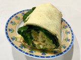 Wrap de pollo al curry aguacate, mozzarella y piña