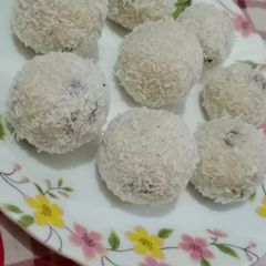 A picture of Coconut Balls.