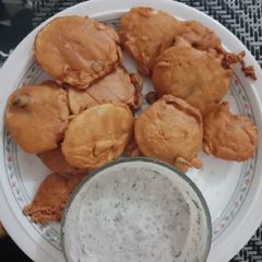 A picture of Besan Pakoras.