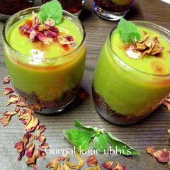 A picture of Rosa Verde Jewel Shake (Avocado Rose Chia Delight).