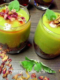 A picture of Rosa Verde Jewel Shake (Avocado Rose Chia Delight).