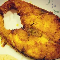 A picture of White fried fish.