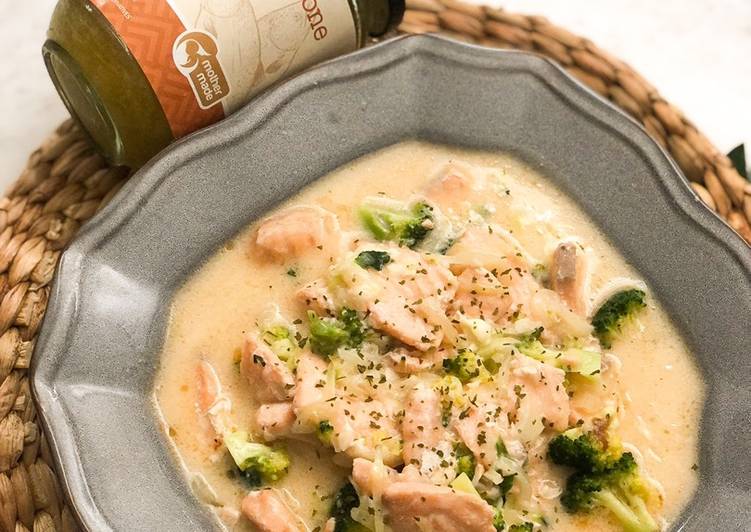 Langkah Mudah Membuat Creamy Salmon and Broccoli Soup Top Enaknya