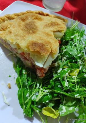 Una foto de ~Tarta de jamón, queso y tomate~