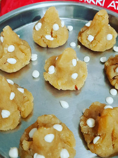 A picture of Aata Modak.