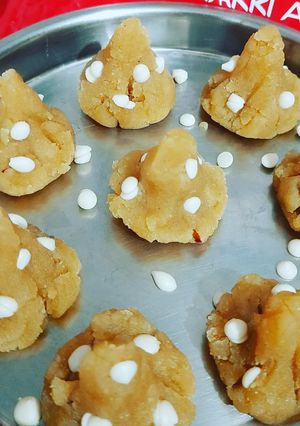 A picture of Aata Modak.