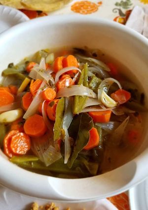 A picture of Chiles en vinagre / Jalapenos en escabeche / Pickled jalapenos.