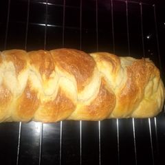 A picture of Braided white bread (sugar-free).