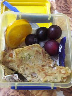 A picture of #THC#CookpadIndiaCommunity#theme_tiffin#paneer onion tomato sev paratha.