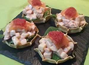 Una foto de Canastillas con marisco y piña