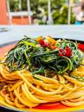 Spaghetti con agretti e peperoncino