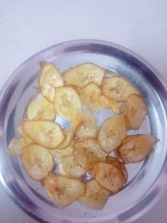 வாழைக்காய் சிப்ஸ் (Vaazhaikaai chips recipe in tamil) செய்முறை முக்கிய புகைப்படம்