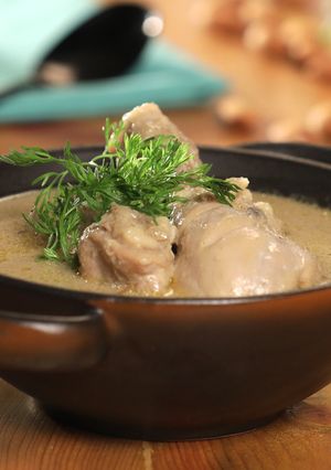 A picture of Kolhapuri Chicken Pandhra Rassa.