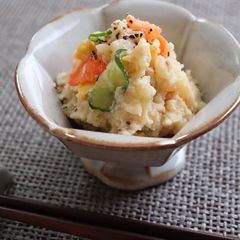 Potato salad made with ”Tofu mayonnaise” A picture of Potato salad made with ”Tofu mayonnaise”.