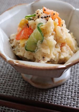 A picture of Potato salad made with ”Tofu mayonnaise”.