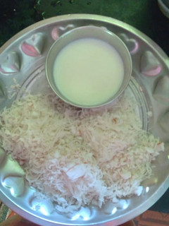 இடியாப்பம் தேங்காய் பால் (Idiappam thenkaai paal recipe in tamil) செய்முறை முக்கிய புகைப்படம்