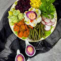 سلطة مشكلة مع بيض ميموزا 🥗-レシピのメイン写真