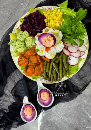 صورة لوصفة سلطة مشكلة مع بيض ميموزا 🥗