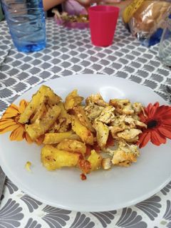 Una foto de Pollo especiado en su jugo