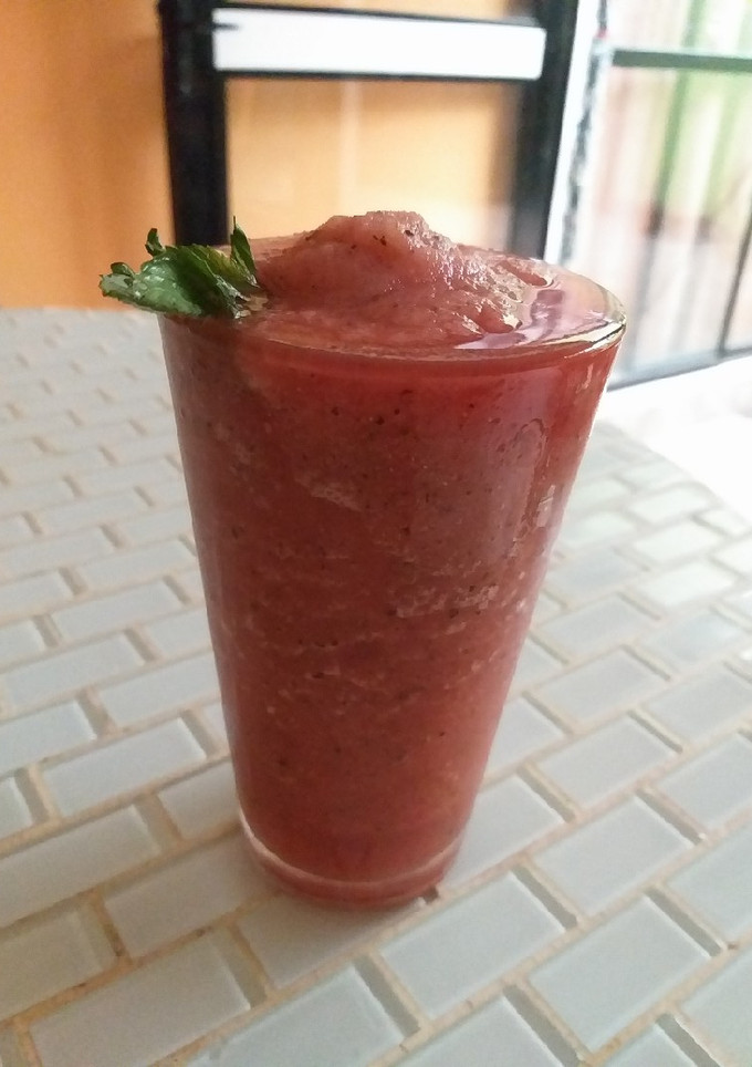 Una foto de Smoothie de sandía con un toque de vino!¡