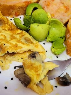 Una foto de Tortilla a la francesa de champiñones y queso