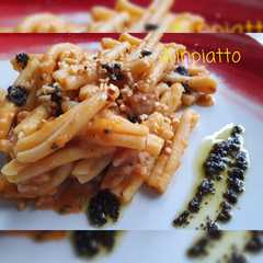 Foto di Caserecce con crema di zucca, castagne, tartufo e nocciole