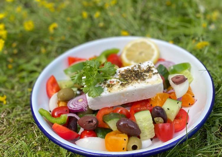 Vegan Greek Salad with green herbs 🌱🌿