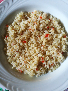 Una foto de Arroz integral con ajo y locote rojo