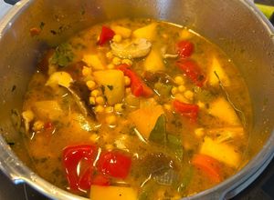 Foto principal de Potaje de garbanzos con verduras, calabaza y setas
