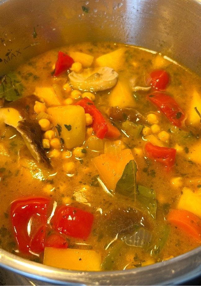 Una foto de Potaje de garbanzos con verduras, calabaza y setas