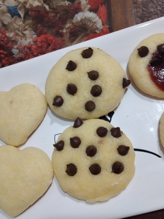 Una foto de Masa fácil y económica para galletitas. Además son Riquísimas🍪