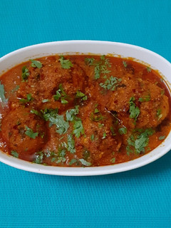 કાશ્મીરી દમ આલુ (Kashmiri Dum Aloo Recipe in Gujarati) રેસીપી મુખ્ય ફોટો