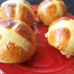 A picture of Hot cross buns.