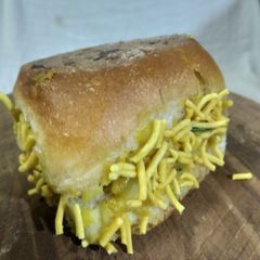 A picture of Dabeli.